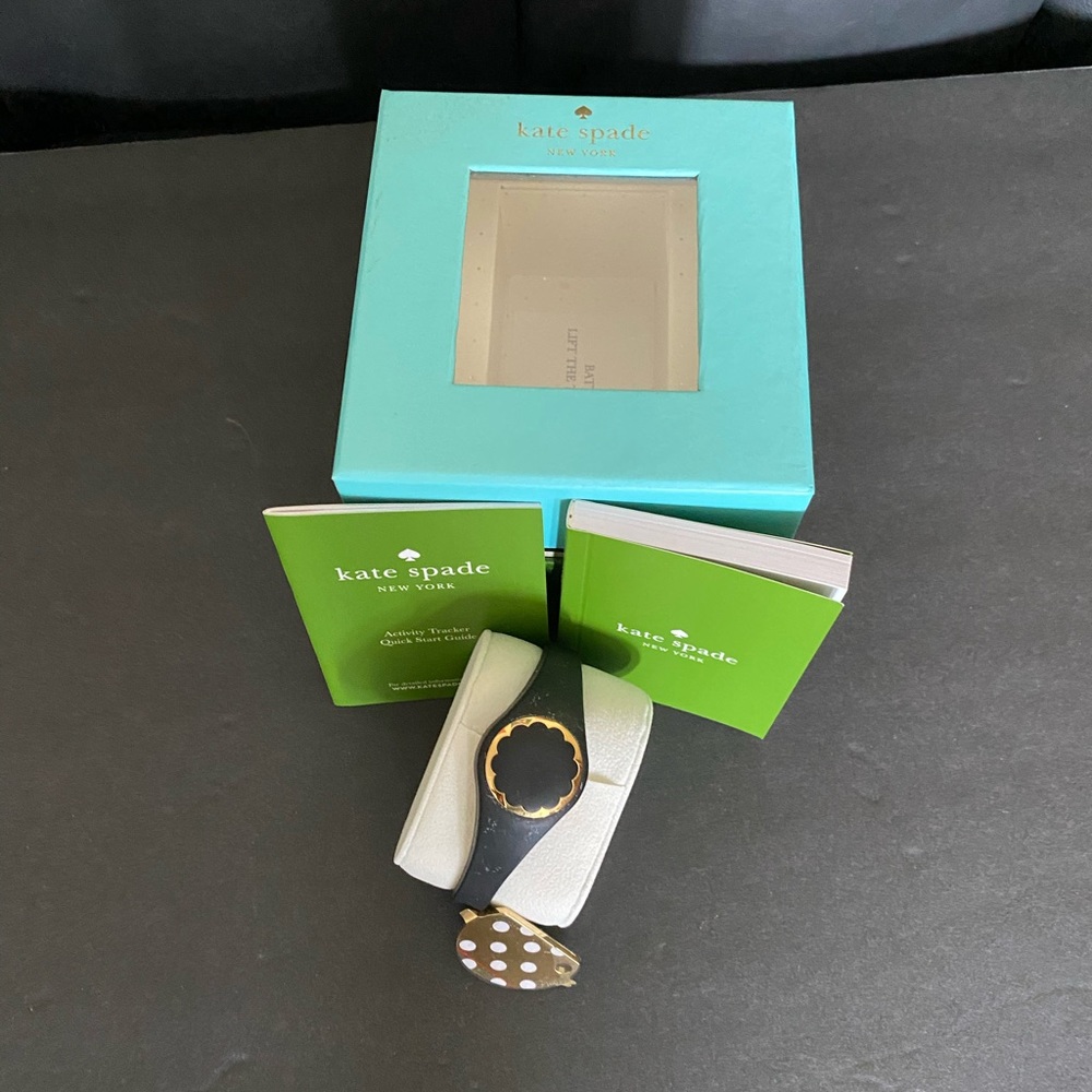 Kate Spade Scallop Activity Tracket